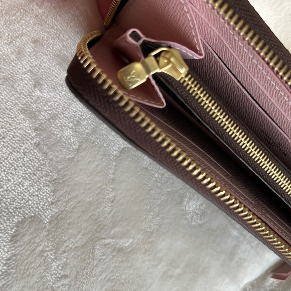 Authentic Louis Vuitton Clemence wallet - Picture 2 of 5